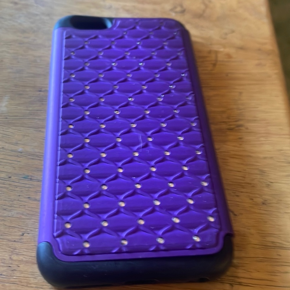 Gorgeous purple case with a bunch of little crystals.